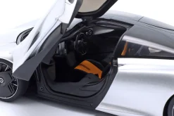 McLaren Speedtail Baujahr 2020 supernova silber 1:18 AUTOart