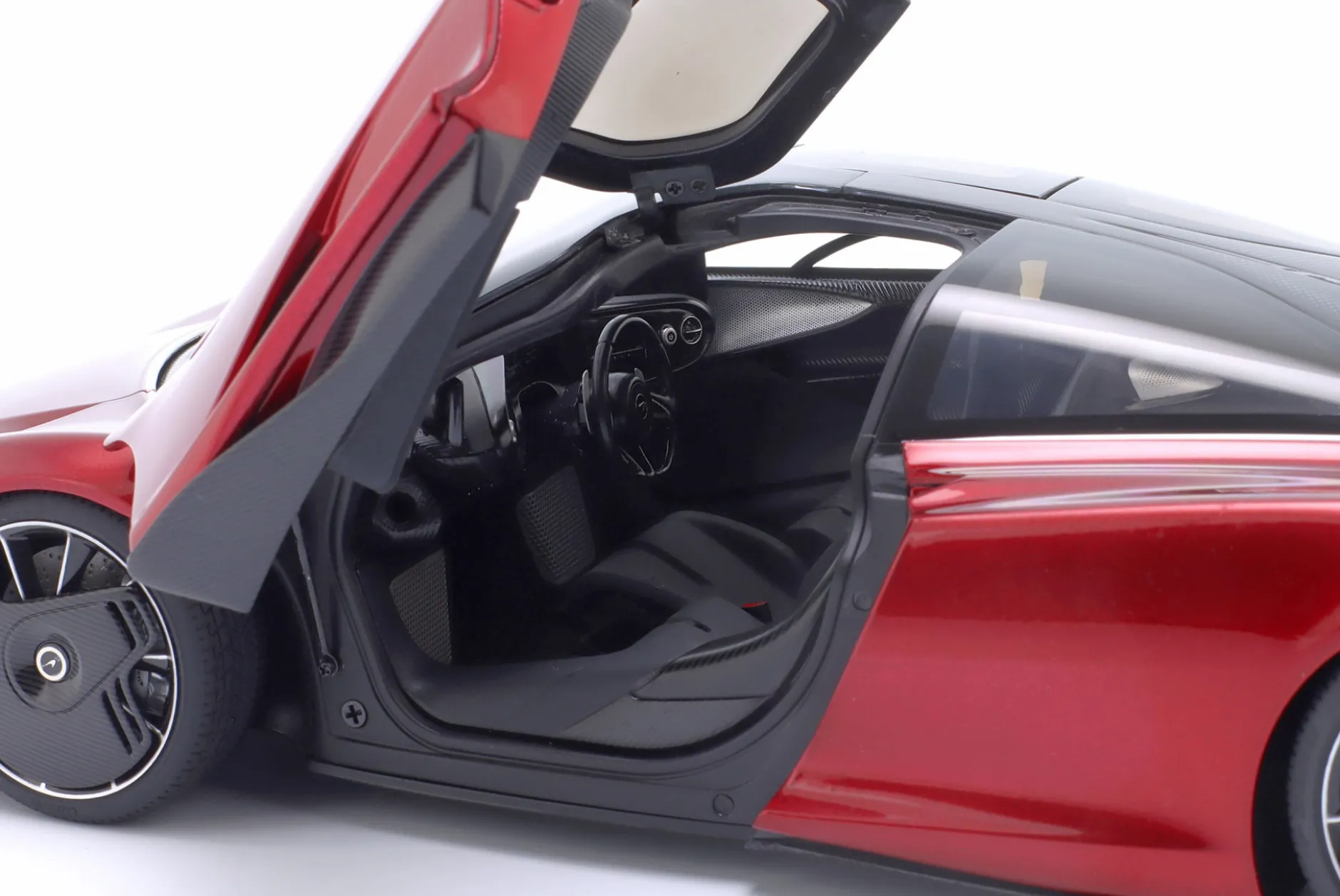 McLaren Speedtail Baujahr 2020 vulkanrot 1:18 AUTOart