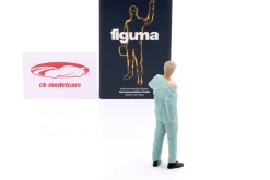 Mechaniker mit blauem Overall zieht sich an - Figur 1:18 Figurenmanufaktur