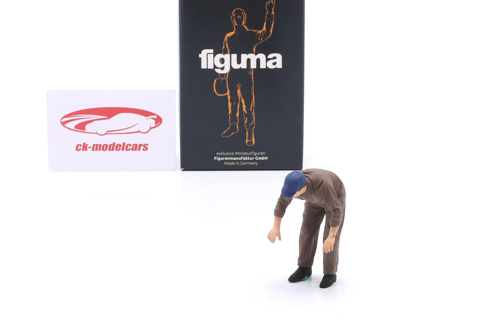 Mechaniker mit braunem Overall gebeugt - Figur 1:18 Figurenmanufaktur
