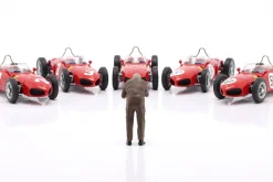 Mechaniker mit braunem Overall und Zündkerze - Figur 1:18 Figurenmanufaktur