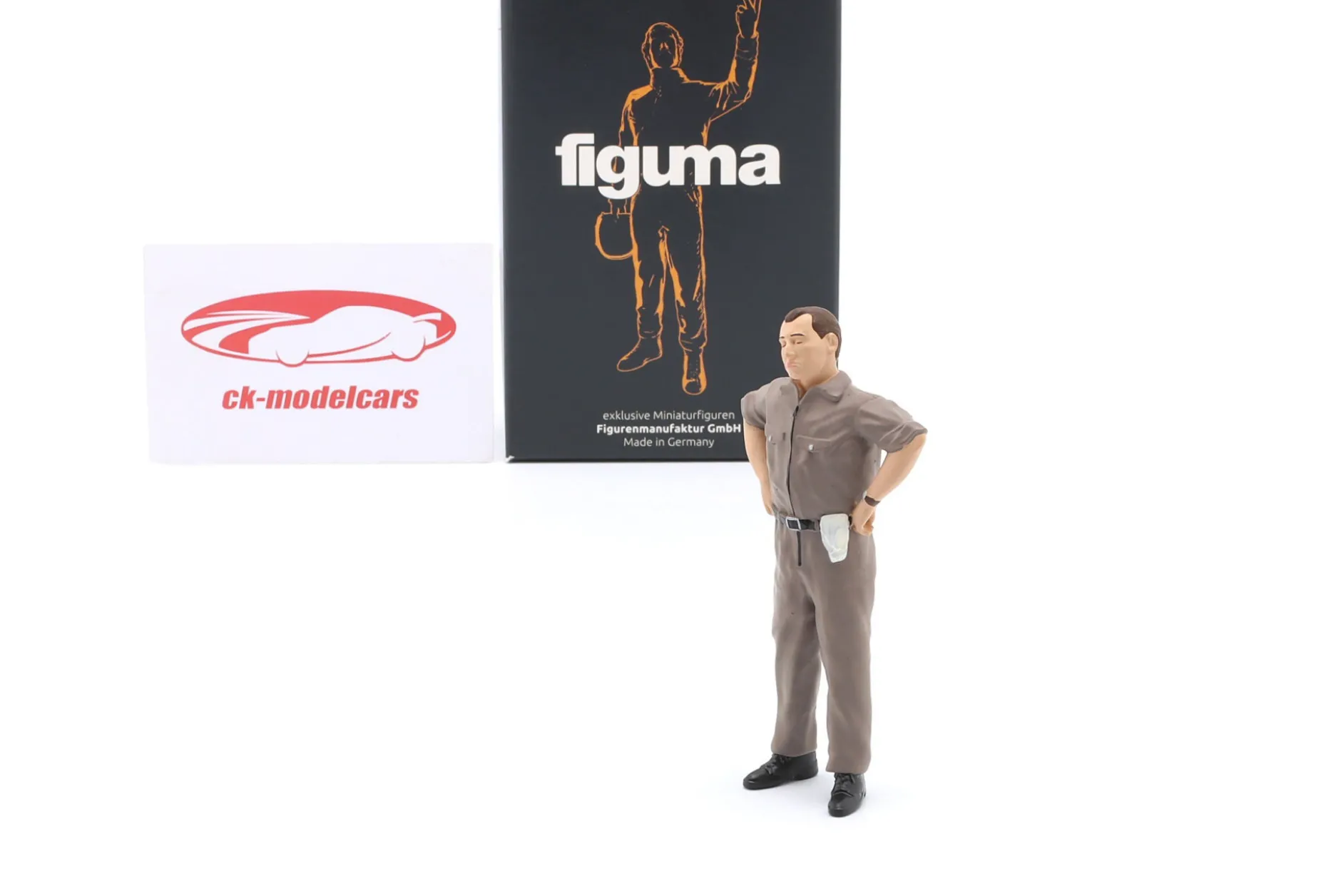 Mechaniker mit braunem Overall skeptisch - Figur 1:18 Figurenmanufaktur