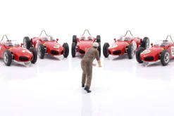 Mechaniker mit Mütze und braunem Overall schiebt - Figur 1:18 Figurenmanufaktur