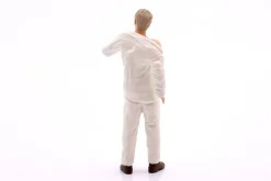 Mechaniker mit weißem Overall zieht sich an - Figur 1:18 Figurenmanufaktur