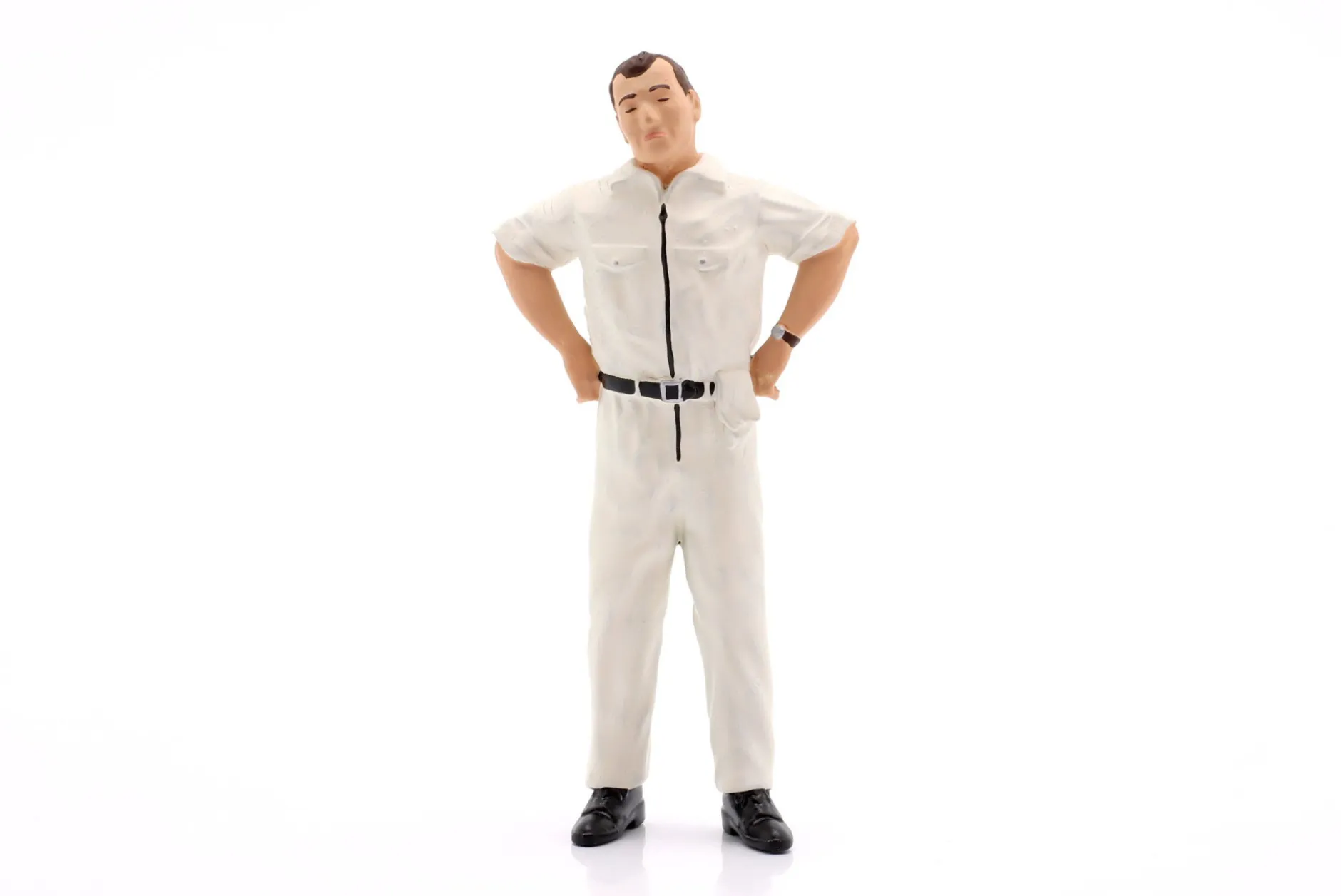 Mechaniker mit weißem Overall skeptisch - Figur 1:18 Figurenmanufaktur