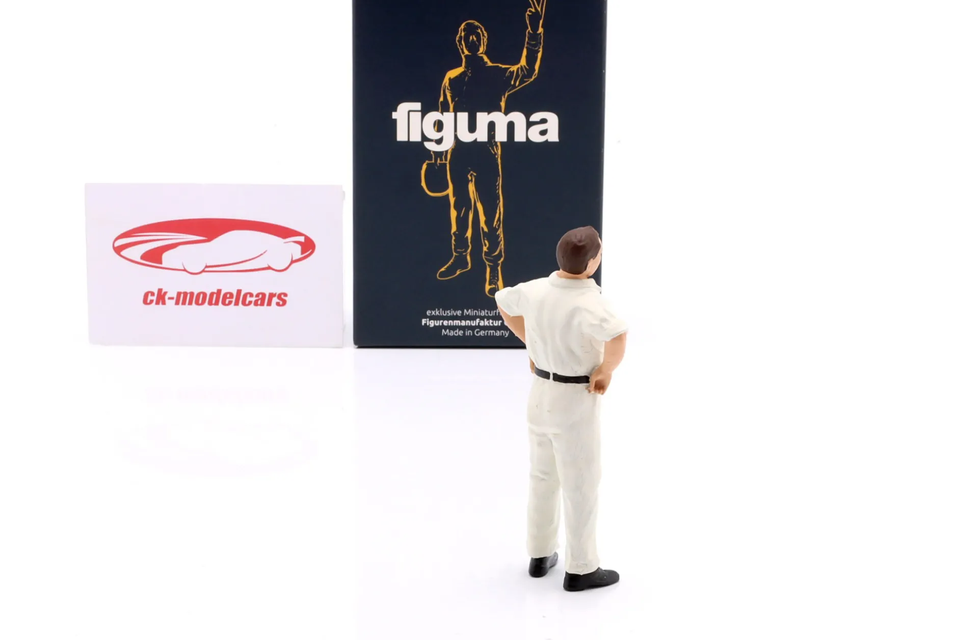 Mechaniker mit weißem Overall skeptisch - Figur 1:18 Figurenmanufaktur