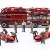 Mechaniker zieht sich an mit braunem Overall - Figur 1:18 Figurenmanufaktur