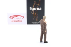 Mechaniker zieht sich an mit braunem Overall - Figur 1:18 Figurenmanufaktur