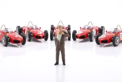 Mechaniker zieht sich an mit braunem Overall - Figur 1:18 Figurenmanufaktur
