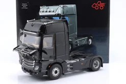 Mercedes-Benz Actros L schwarz mit Design 1:18 NZG