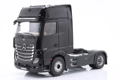Mercedes-Benz Actros L schwarz mit Design 1:18 NZG