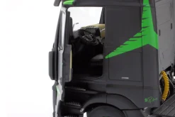 Mercedes-Benz Actros R5 Italian Collection Sattelzugmaschine 2021 schwarz / grün 1:24 Solido