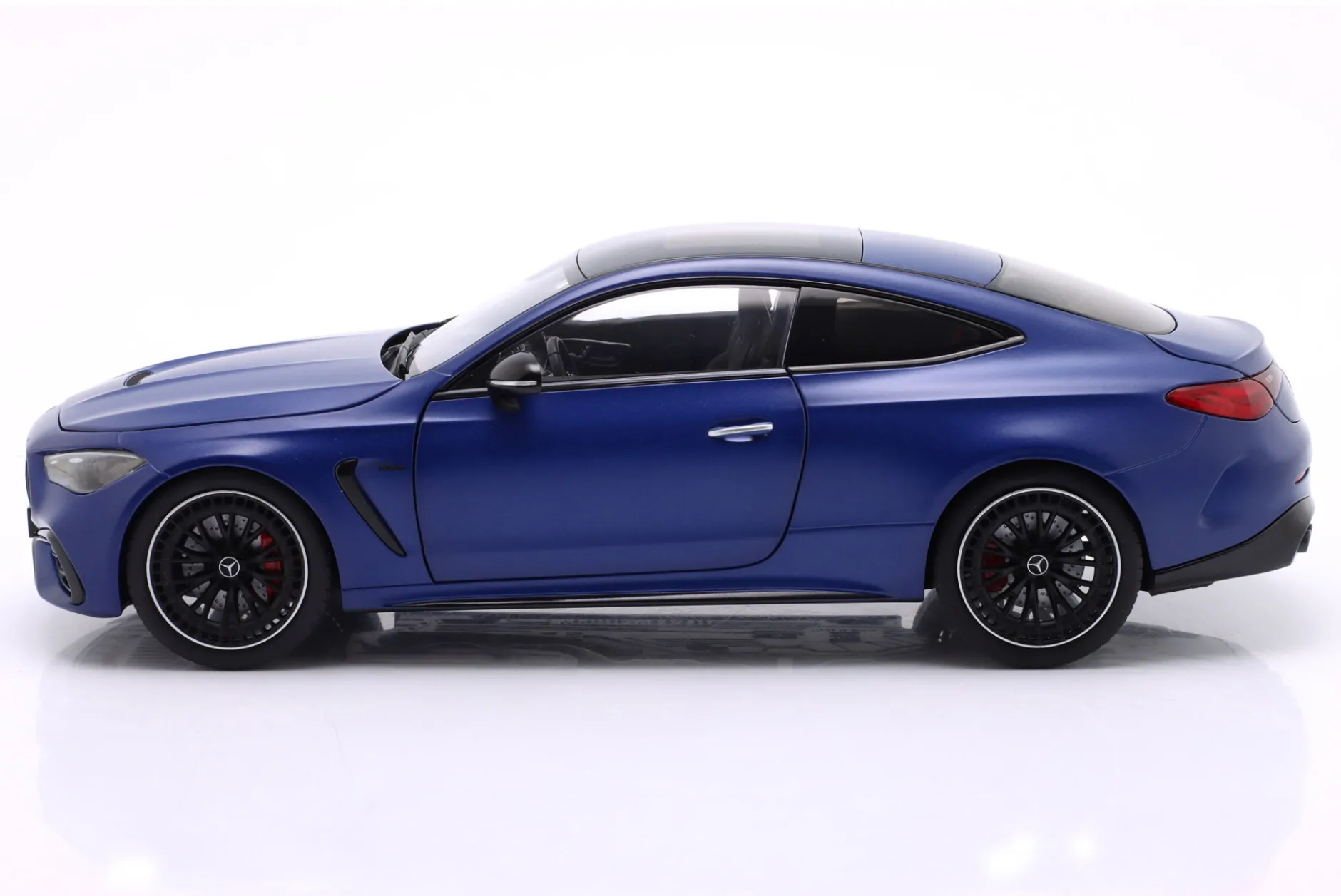 Mercedes-Benz AMG CLE 53 4Matic+ Coupe 2024 spektralblau magno 1:18 NZG