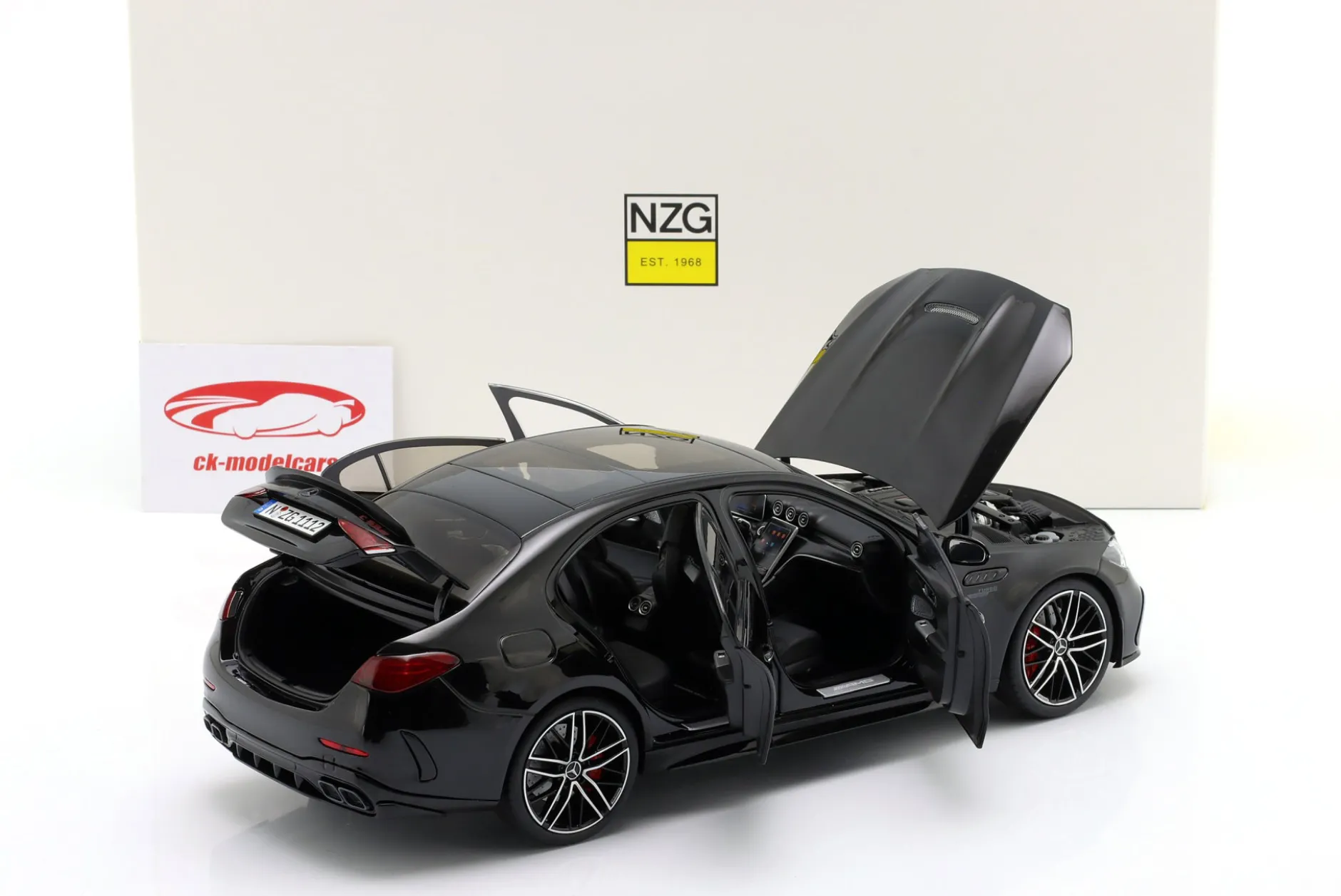 Mercedes-Benz AMG C 63 S E Performance (W206) Baujahr 2024 obsidianschwarz 1:18 NZG