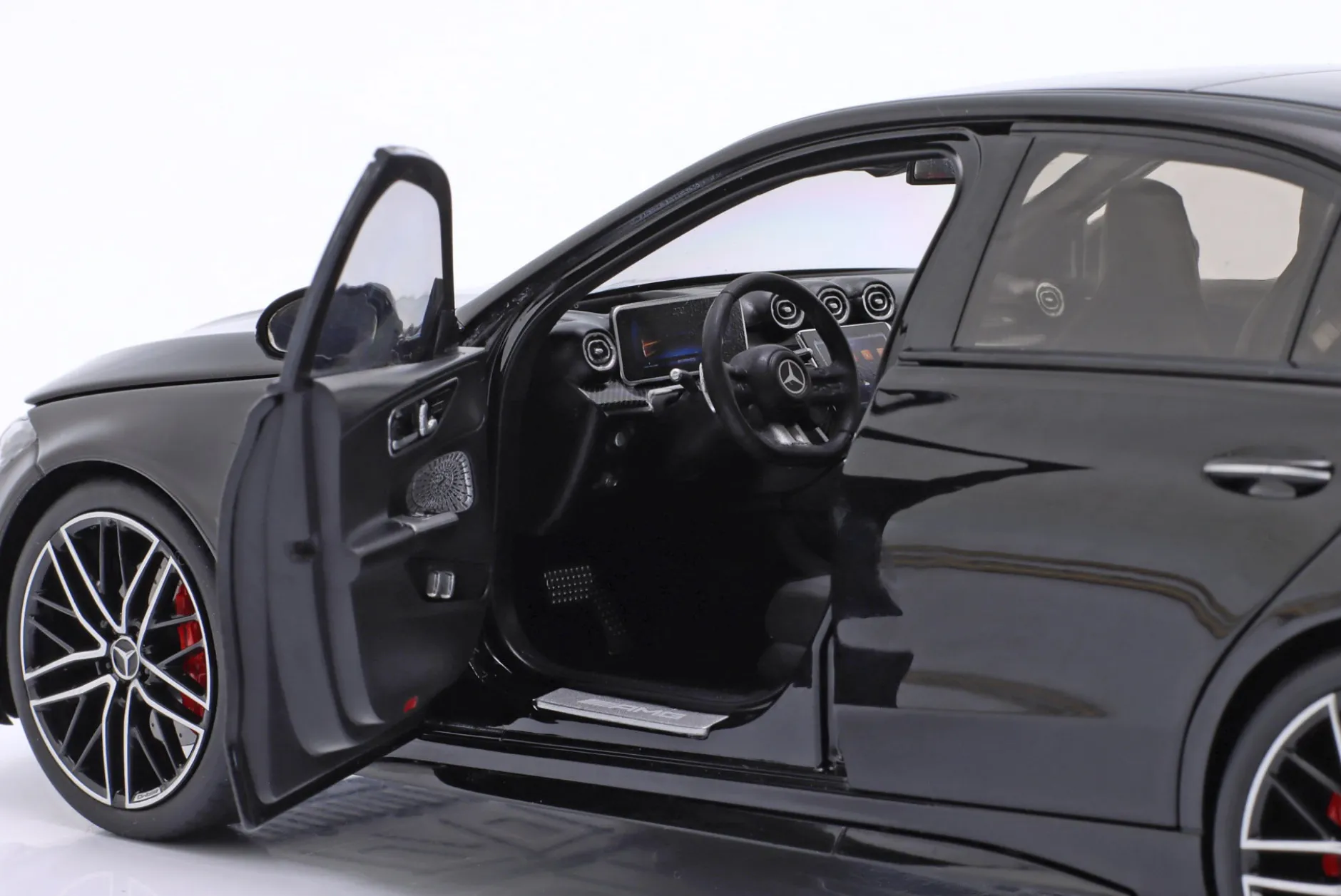 Mercedes-Benz AMG C 63 S E Performance (W206) Baujahr 2024 obsidianschwarz 1:18 NZG