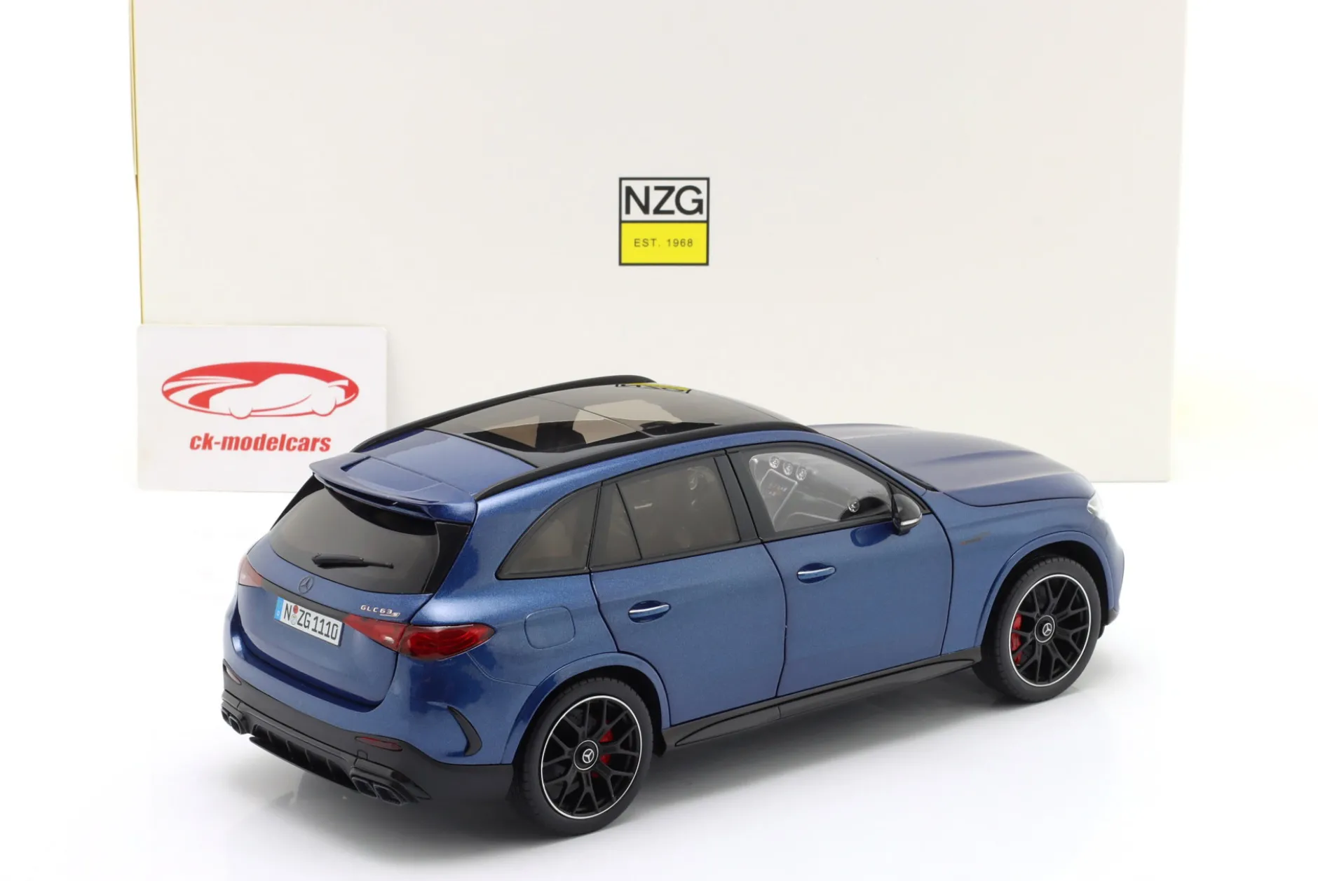 Mercedes-Benz AMG GLC 63 S E Performance spektralblau 1:18 NZG