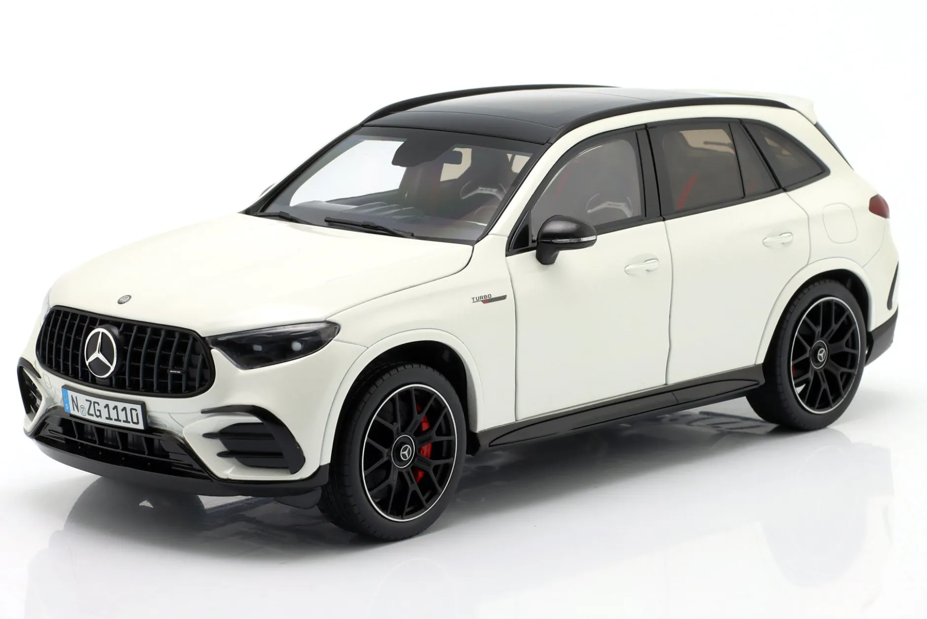 Mercedes-Benz AMG GLC 63 S E Performance opalithweiß 1:18 NZG