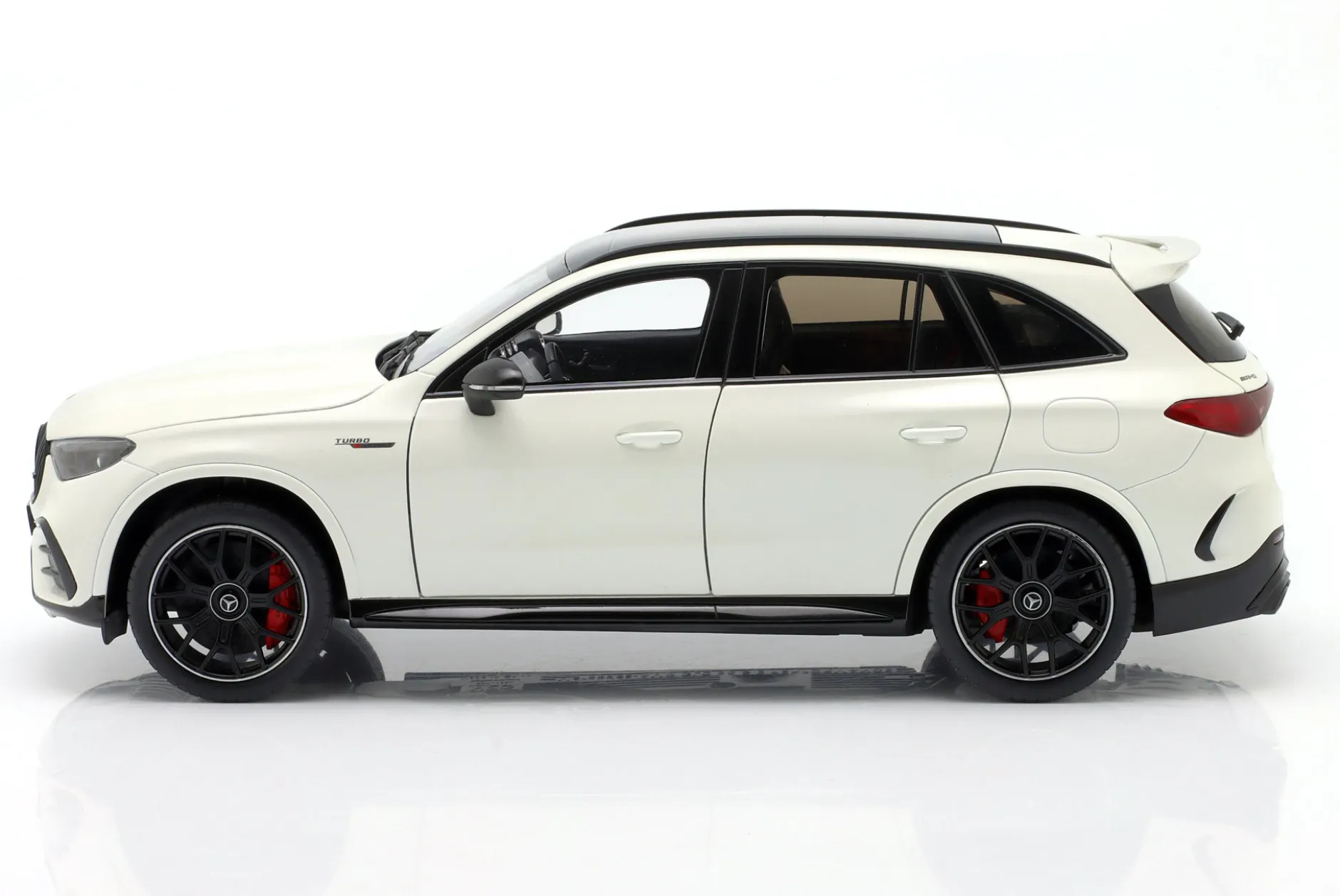 Mercedes-Benz AMG GLC 63 S E Performance opalithweiß 1:18 NZG