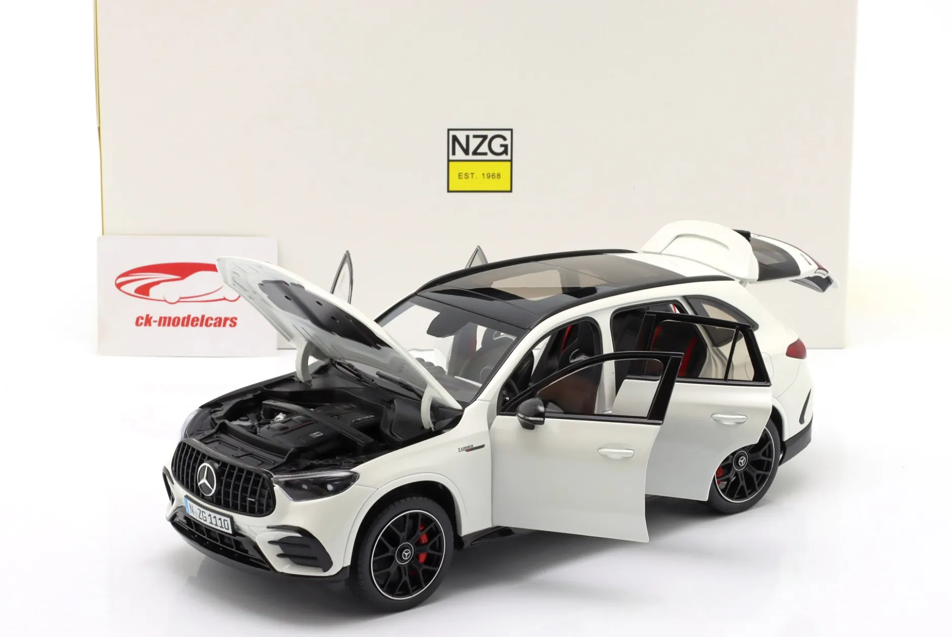 Mercedes-Benz AMG GLC 63 S E Performance opalithweiß 1:18 NZG