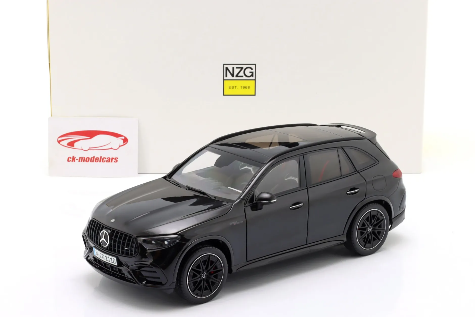 Mercedes-Benz AMG GLC 63 S E Performance obsidianschwarz 1:18 NZG