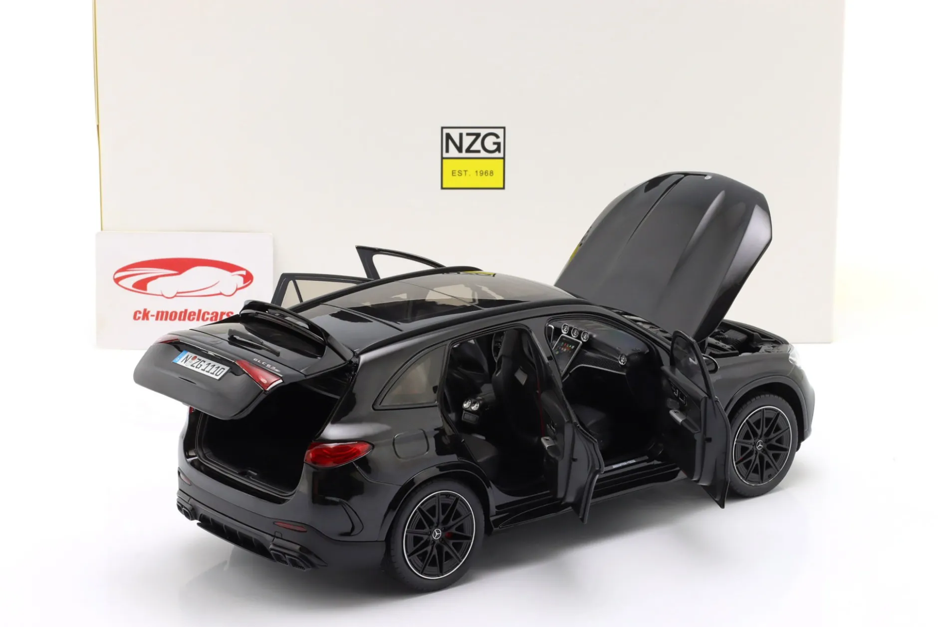 Mercedes-Benz AMG GLC 63 S E Performance obsidianschwarz 1:18 NZG