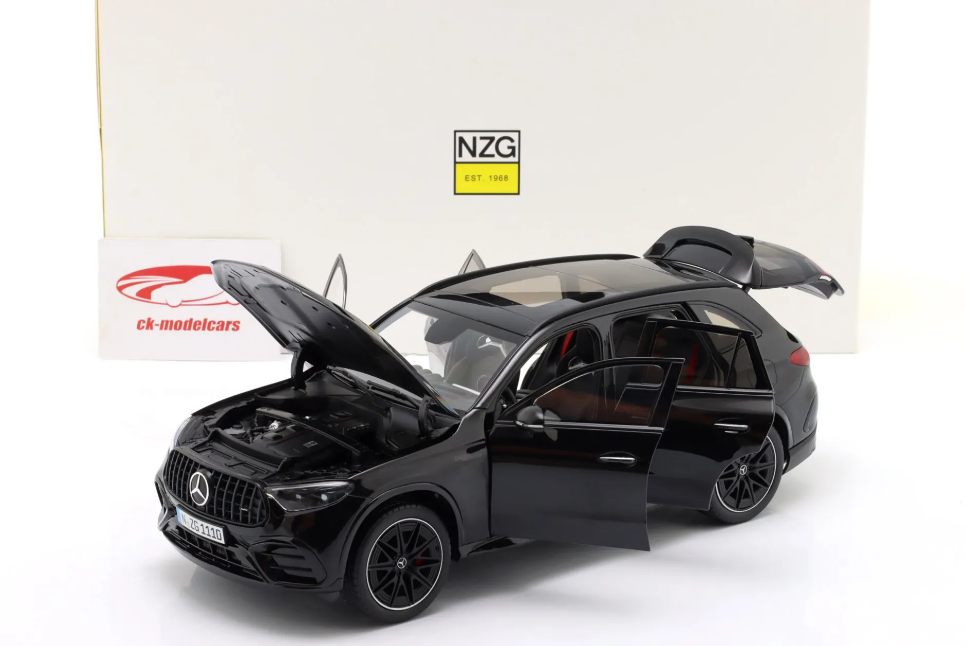 Mercedes-Benz AMG GLC 63 S E Performance obsidianschwarz 1:18 NZG