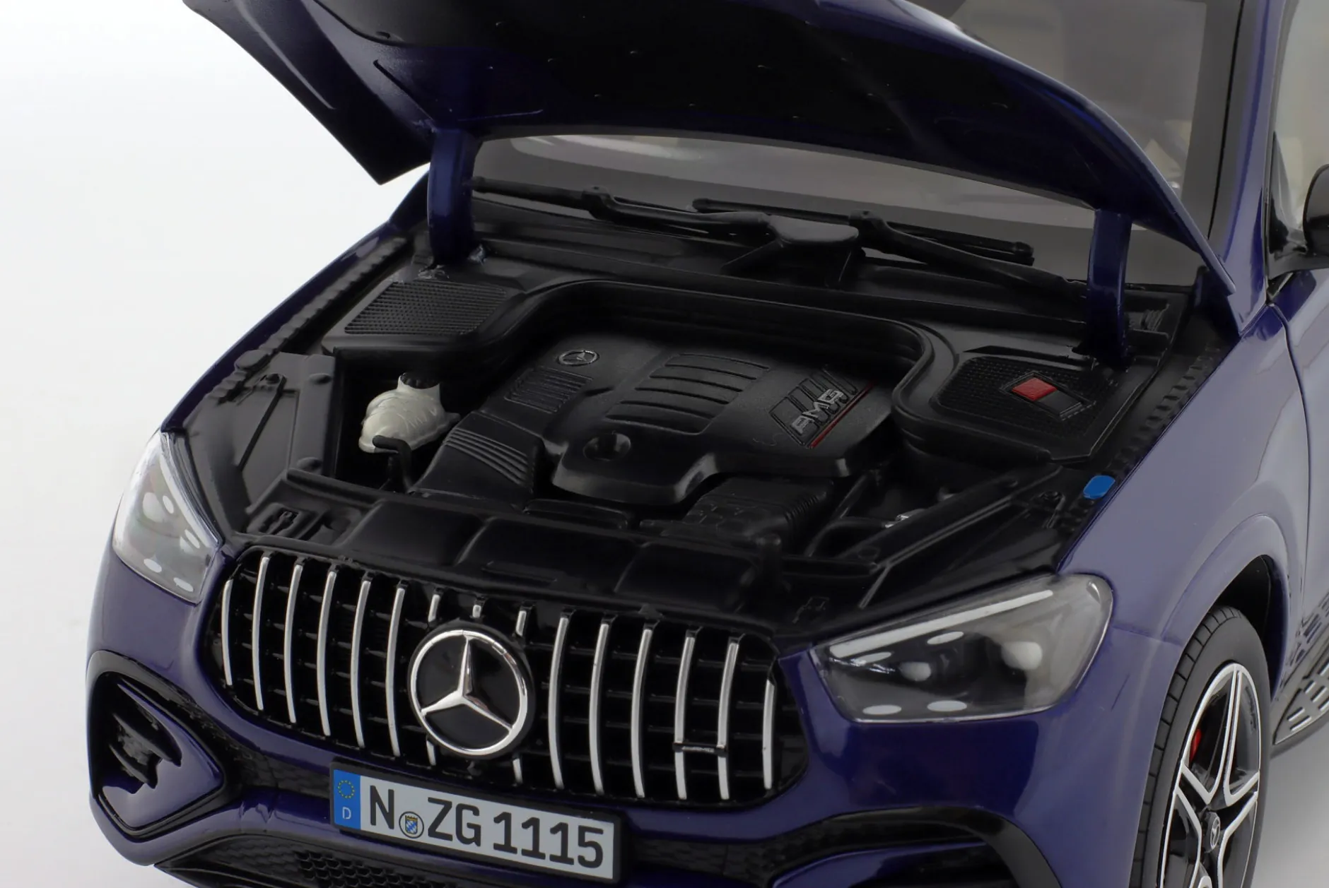 Mercedes-Benz AMG GLE 53 4Matic+ Coupe Baujahr 2023 mystikblau 1:18 NZG
