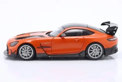 Mercedes-Benz AMG GT Baujahr 2021 orange / silberne Felgen 1:18 Minichamps