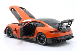 Mercedes-Benz AMG GT Black Series 2021 orange 1:18 Minichamps