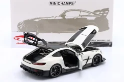 Mercedes-Benz AMG GT Black Series Baujahr 2021 weiß metallic 1:18 Minichamps