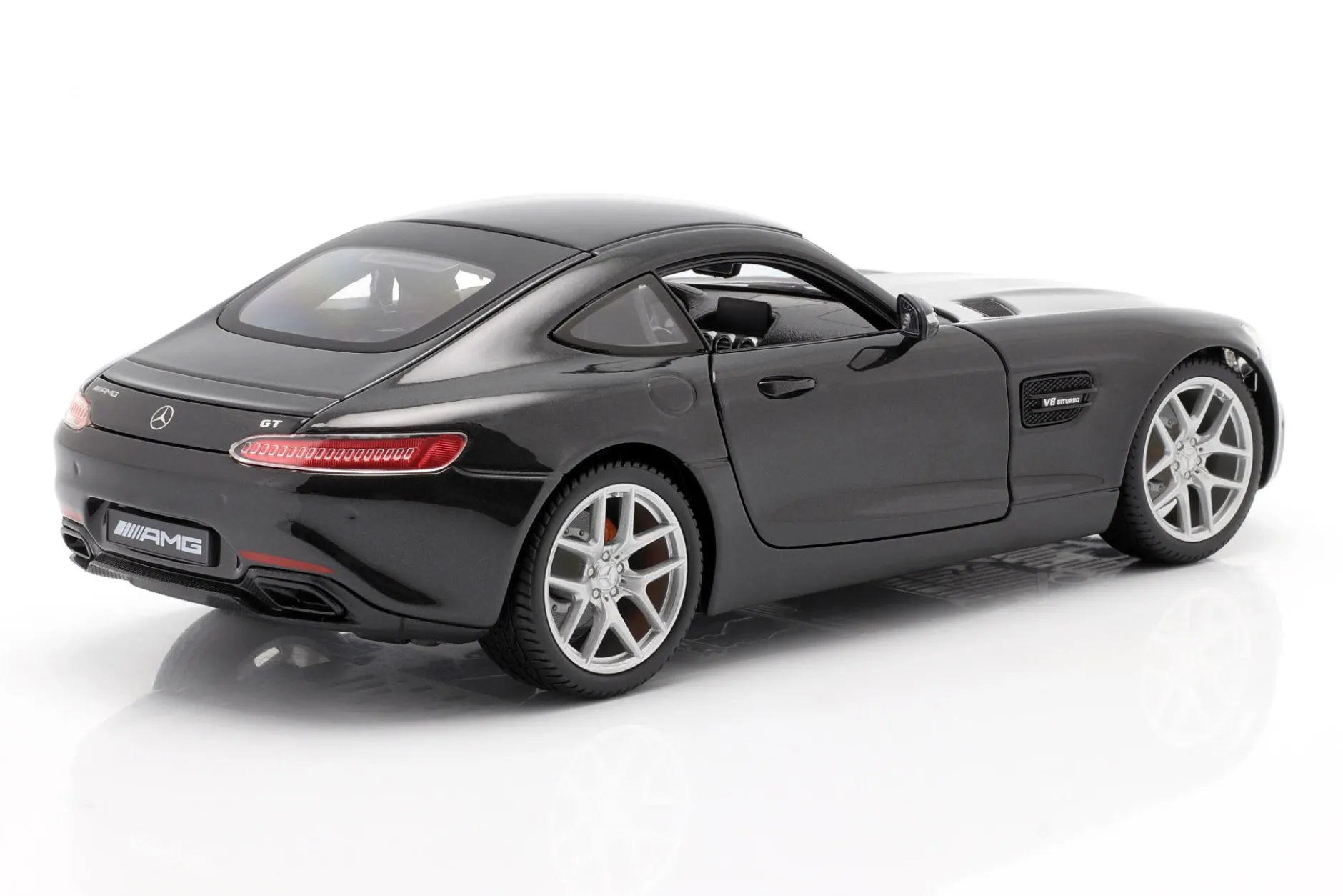 Mercedes-Benz AMG GT (C190) schwarz metallic 1:18 Maisto