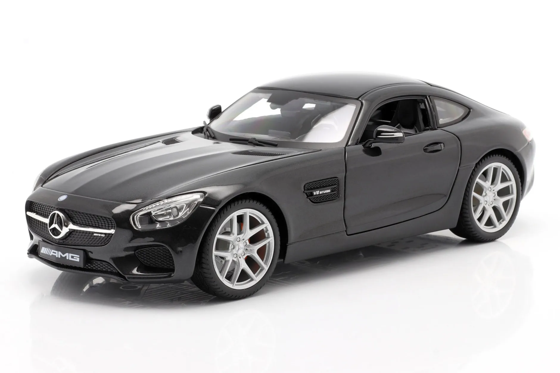 Mercedes-Benz AMG GT (C190) schwarz metallic 1:18 Maisto