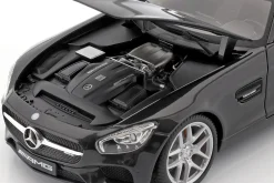 Mercedes-Benz AMG GT (C190) schwarz metallic 1:18 Maisto