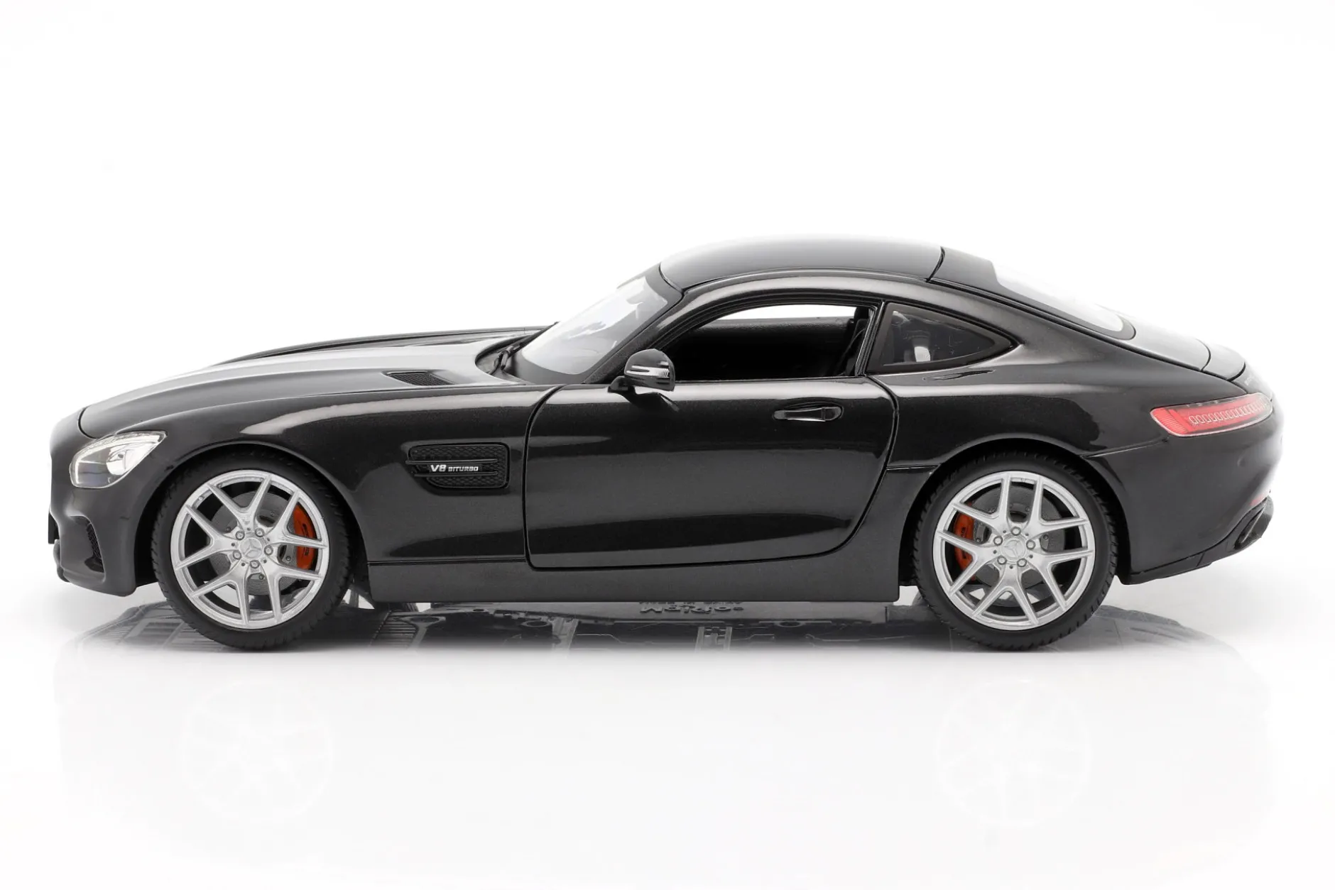 Mercedes-Benz AMG GT (C190) schwarz metallic 1:18 Maisto