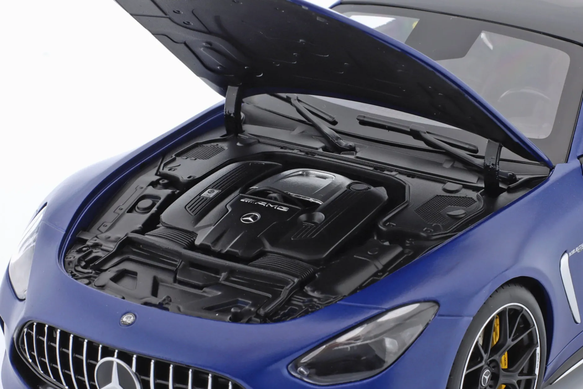 Mercedes-Benz AMG GT 63 4Matic+ spektralblau 1:18 NZG