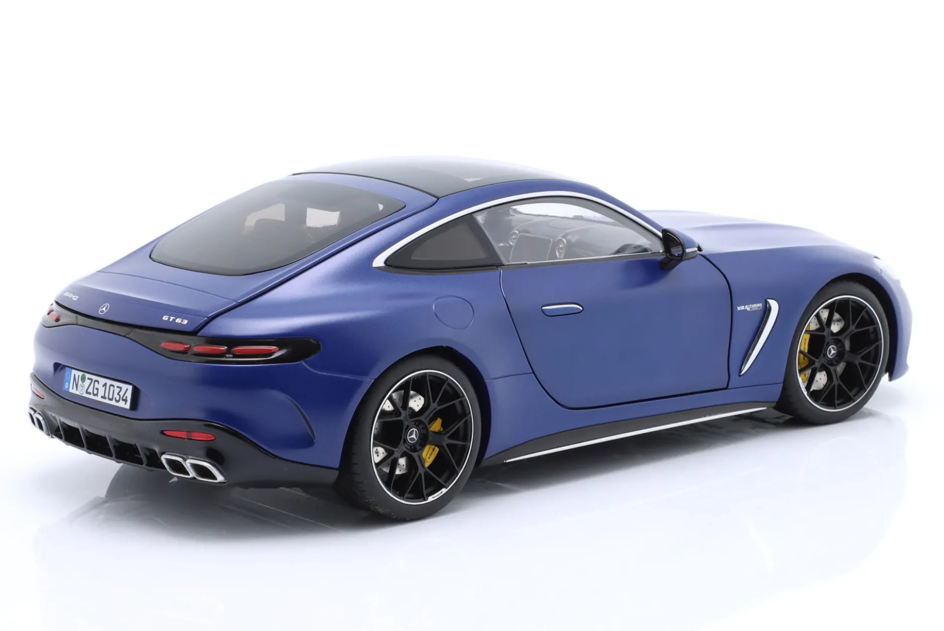 Mercedes-Benz AMG GT 63 4Matic+ spektralblau 1:18 NZG