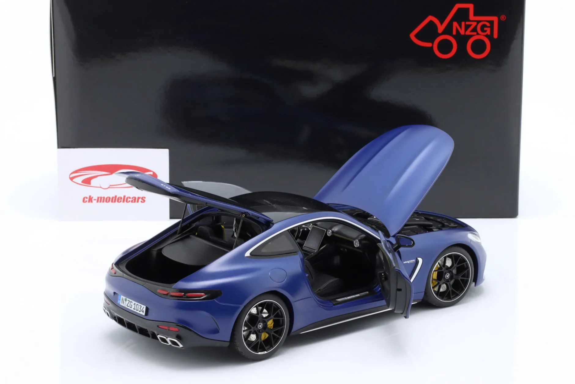 Mercedes-Benz AMG GT 63 4Matic+ spektralblau 1:18 NZG