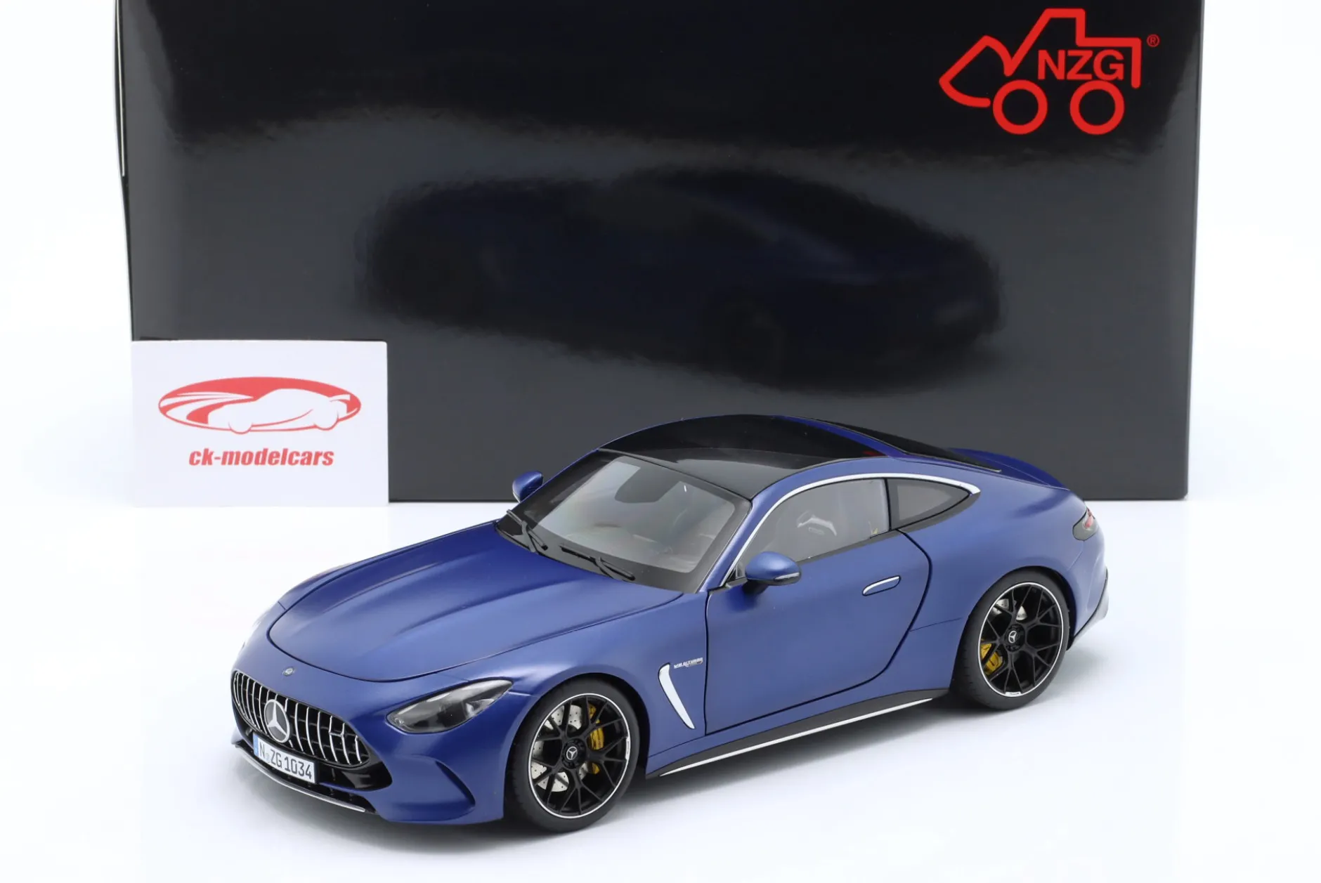Mercedes-Benz AMG GT 63 4Matic+ spektralblau 1:18 NZG