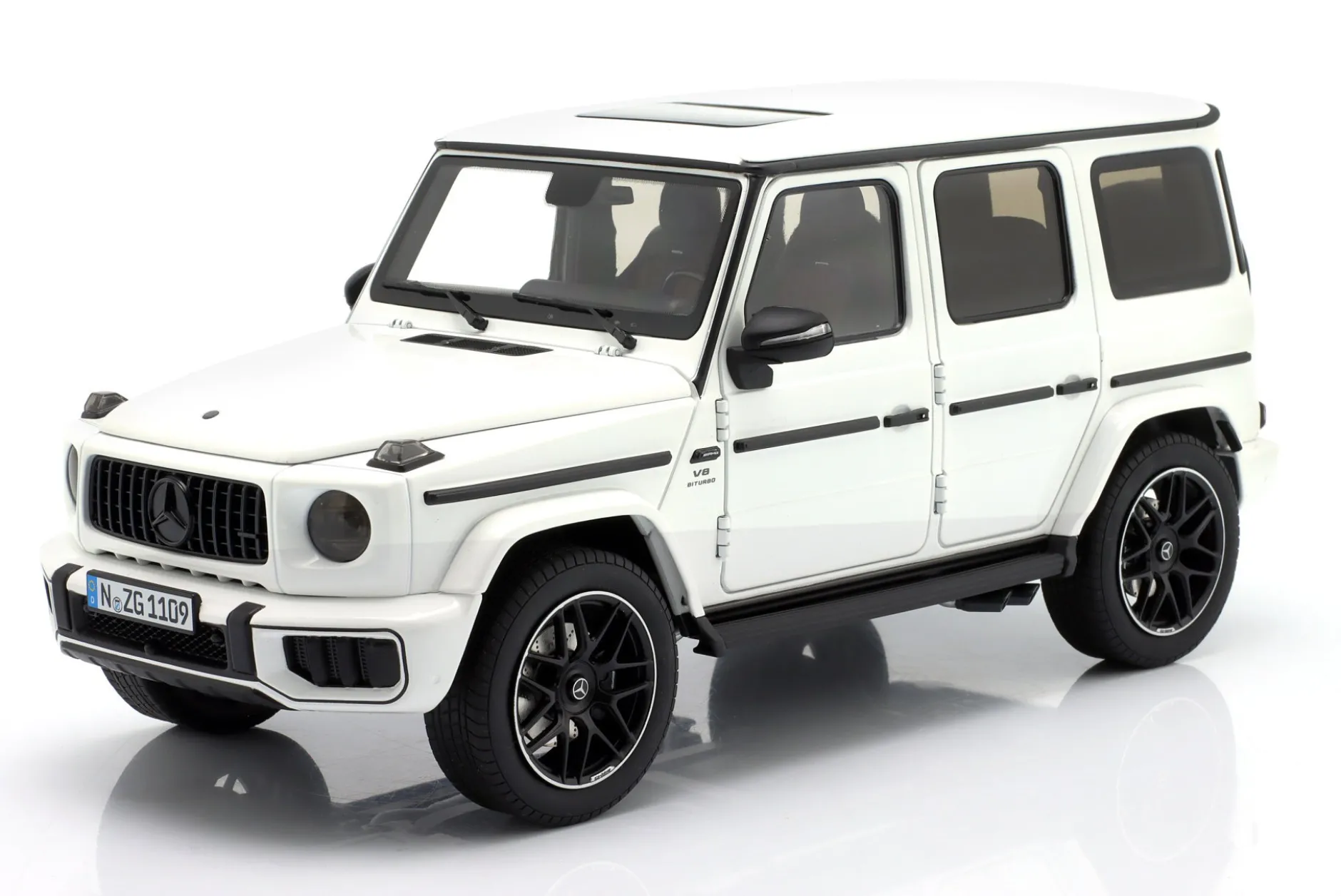 Mercedes-Benz AMG G63 (W465) Baujahr 2025 polarweiß 1:18 NZG