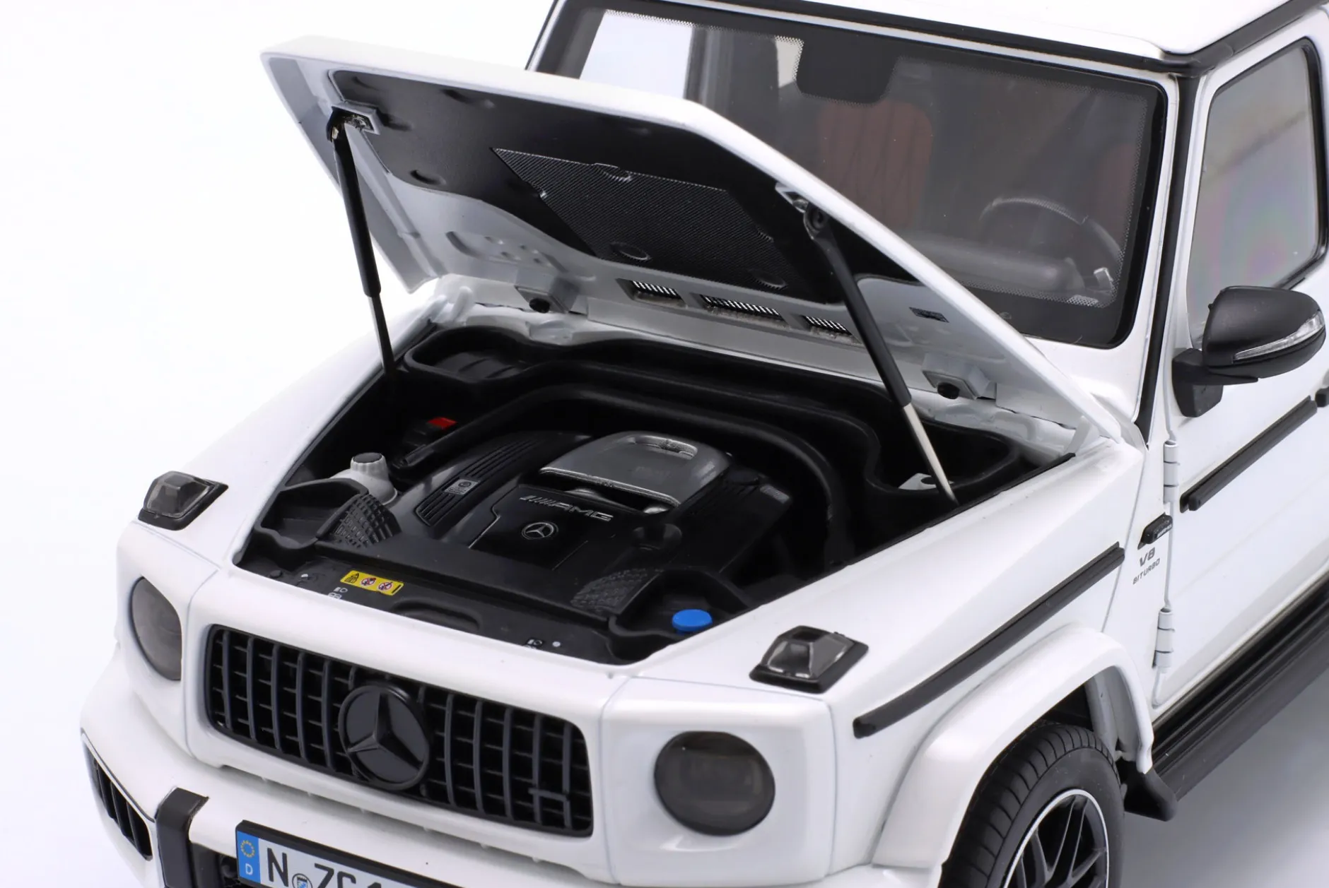 Mercedes-Benz AMG G63 (W465) Baujahr 2025 polarweiß 1:18 NZG