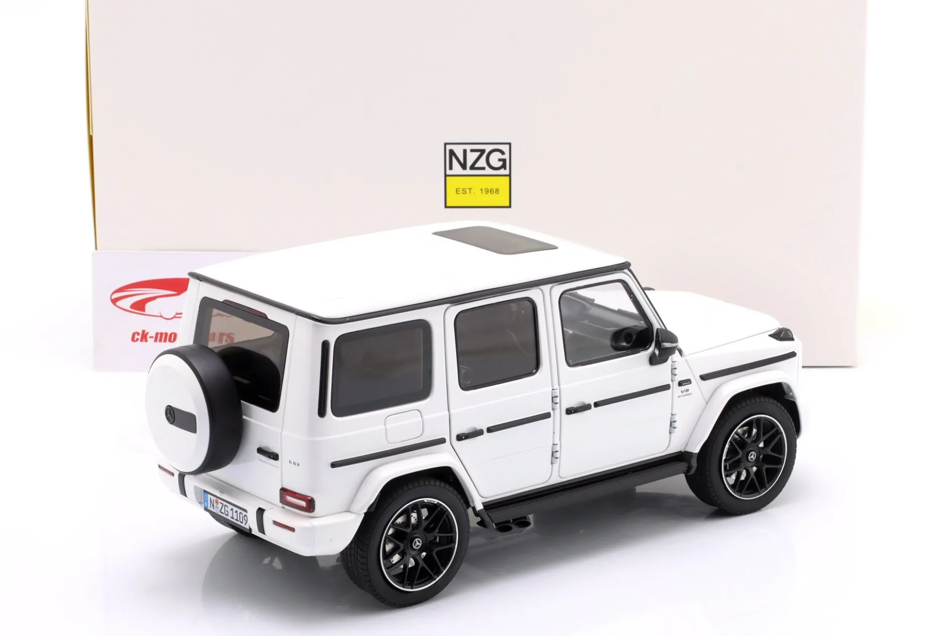 Mercedes-Benz AMG G63 (W465) Baujahr 2025 polarweiß 1:18 NZG
