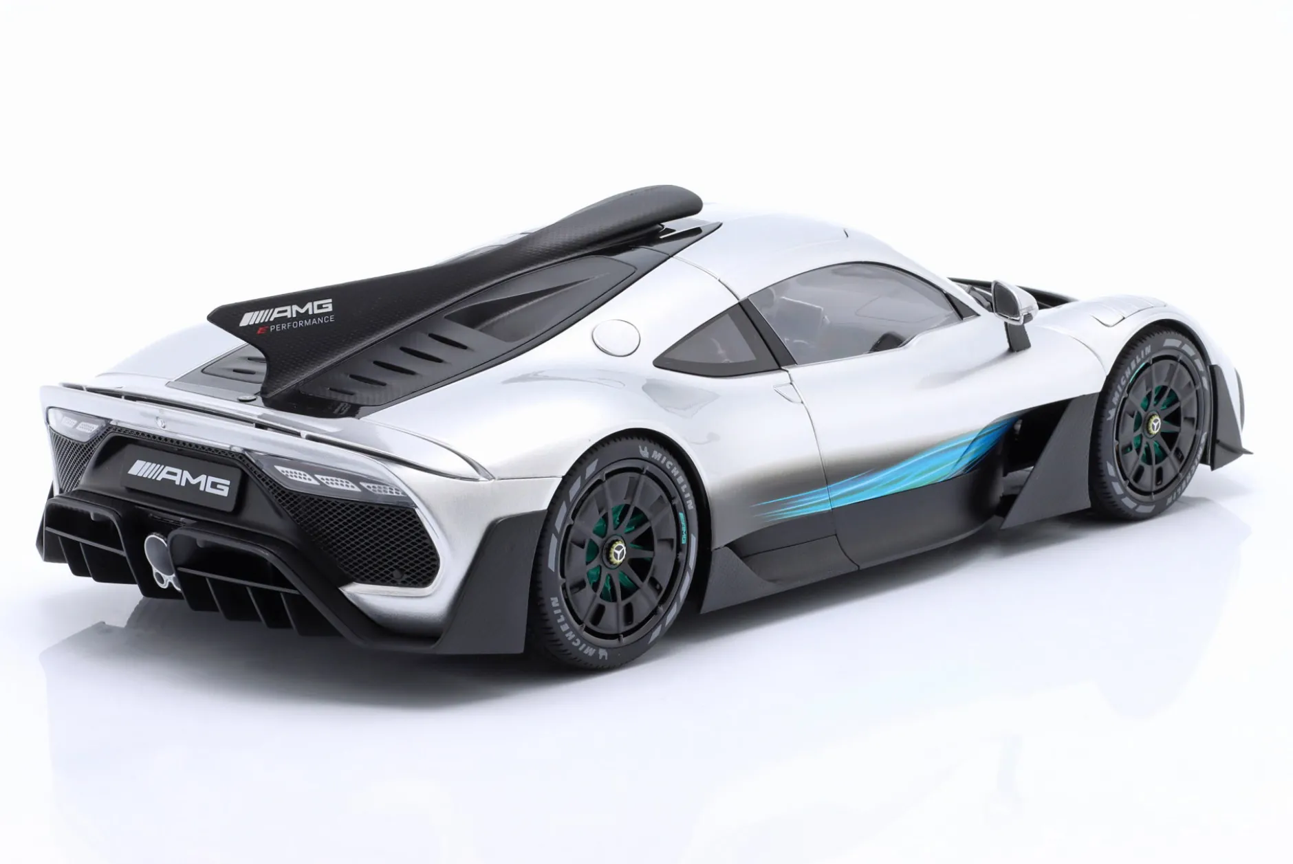 Mercedes-Benz AMG ONE (C298) hightech silber 1:12 NZG