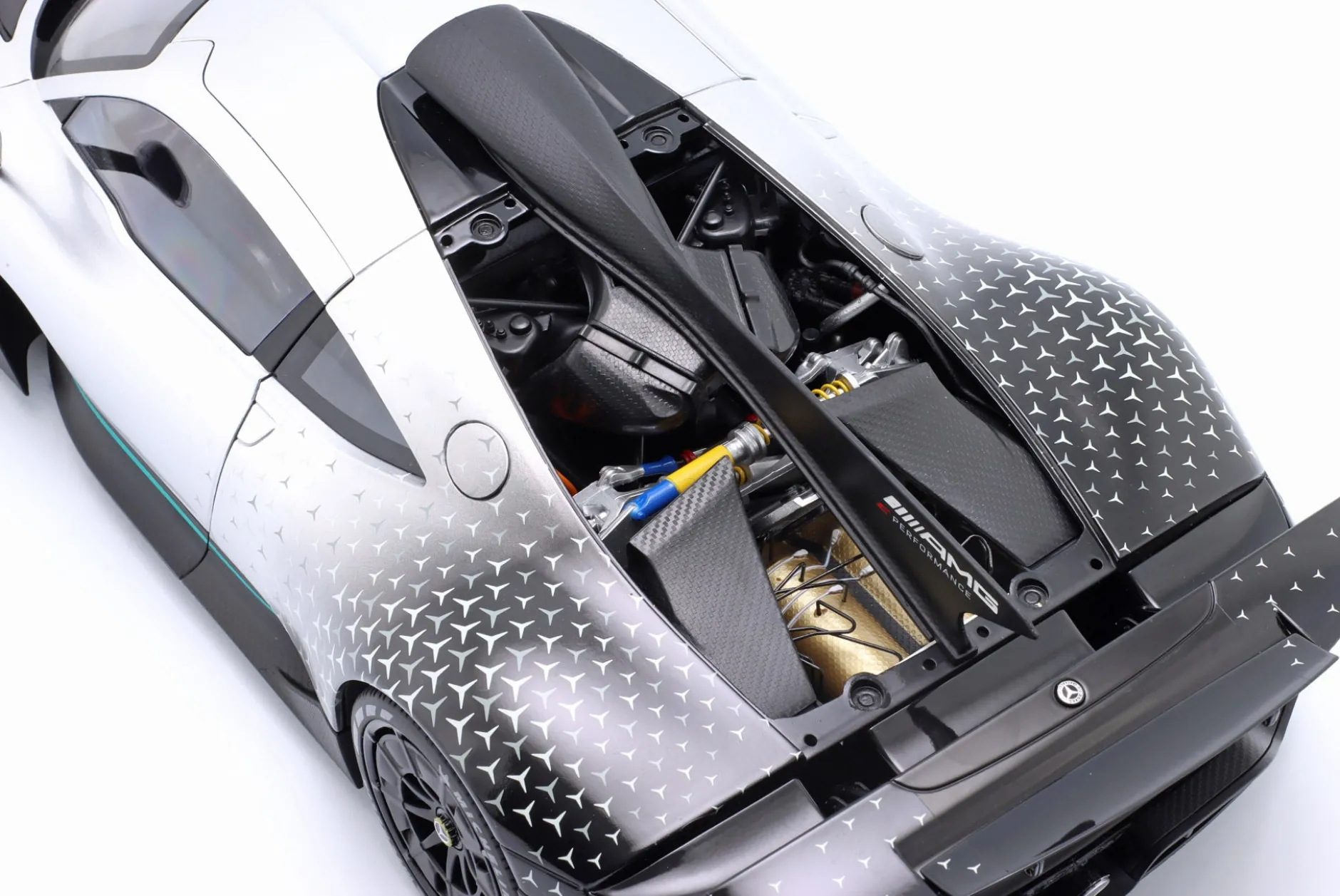 Mercedes-Benz AMG ONE (C298) hightech silber 1:12 NZG