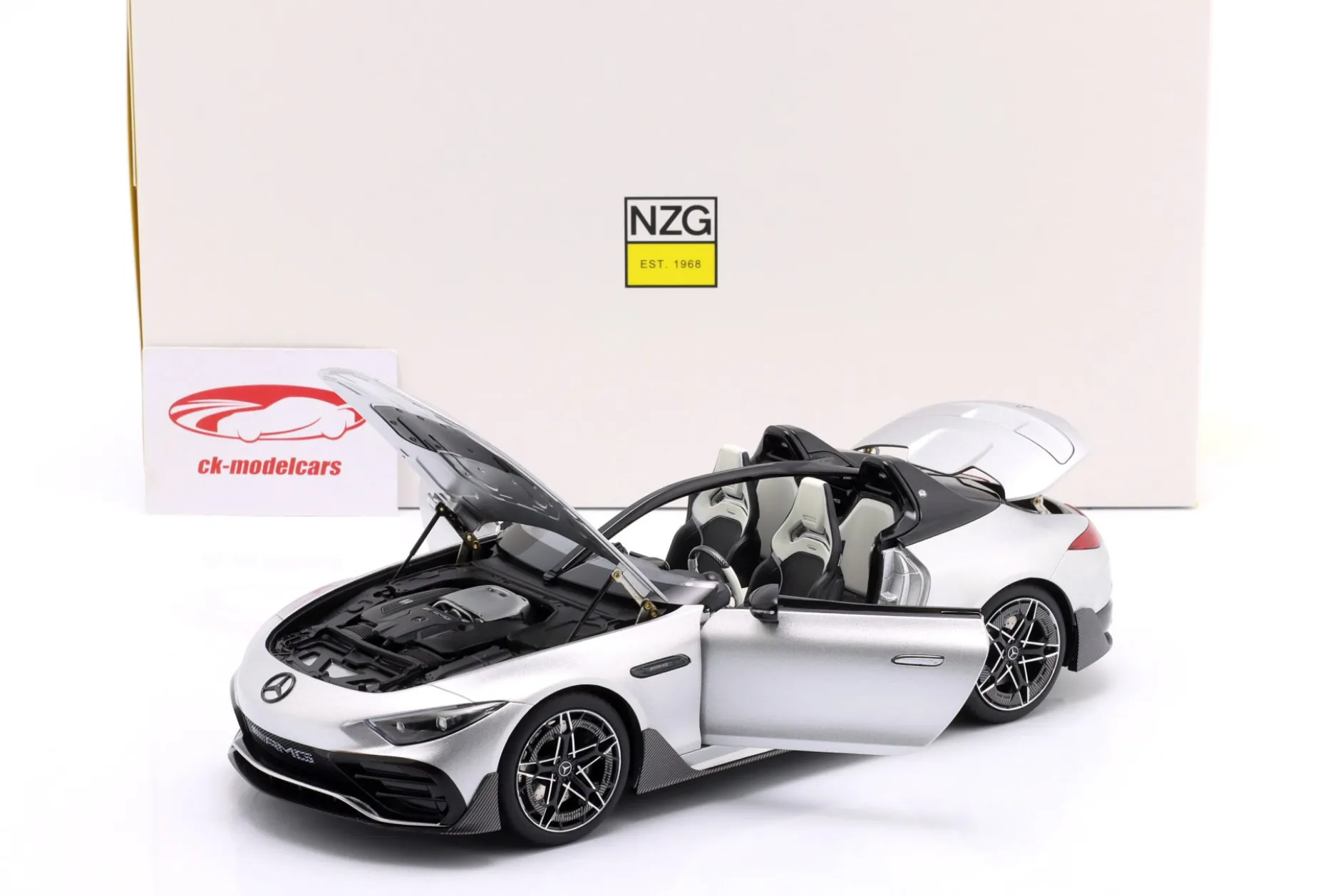 Mercedes-Benz AMG PureSpeed Baujahr 2025 silber metallic 1:18 NZG