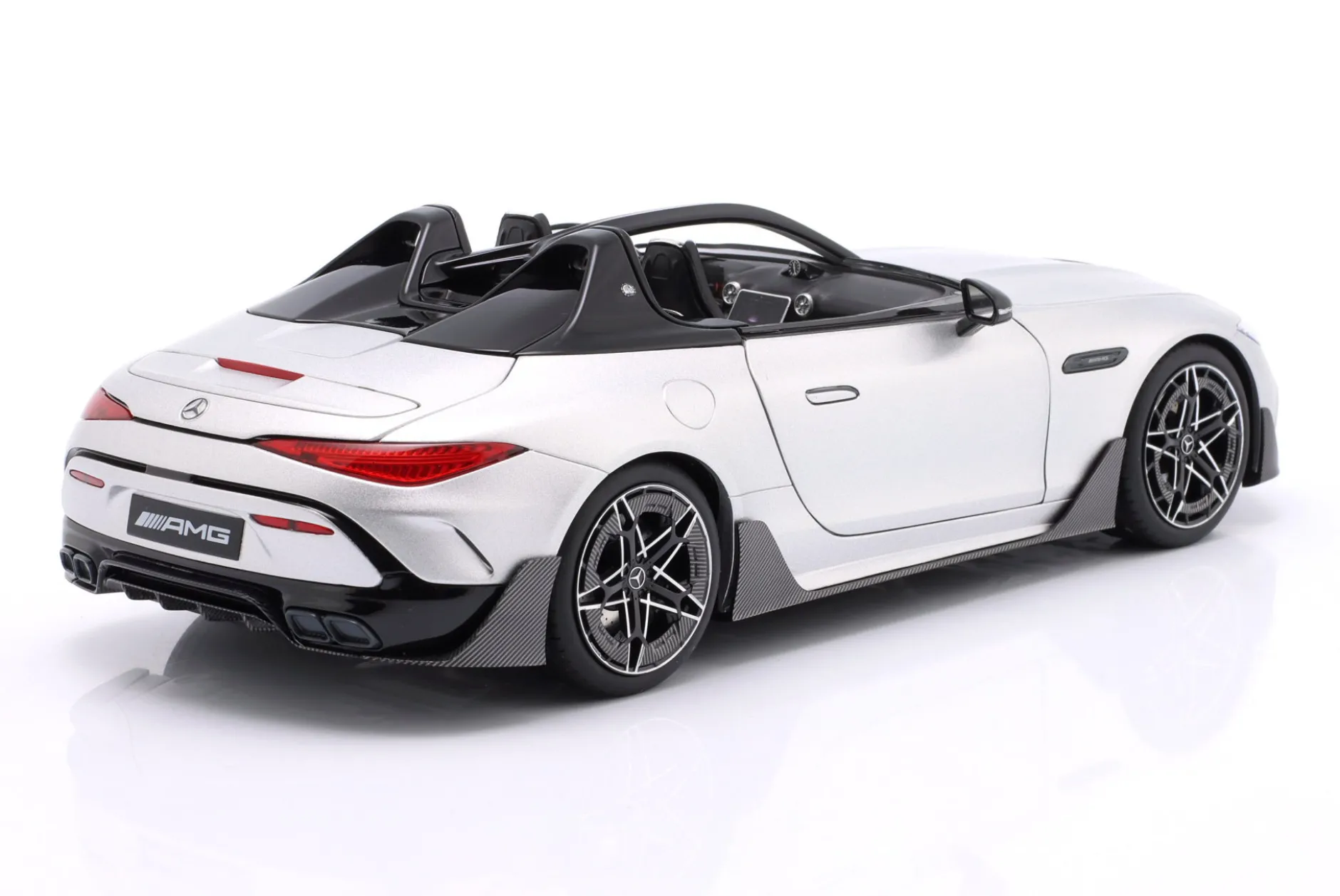 Mercedes-Benz AMG PureSpeed Baujahr 2025 silber metallic 1:18 NZG