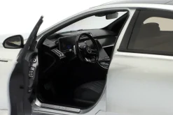 Mercedes-Benz AMG S 63 E Performance Baujahr 2022 hightechsilber 1:18 NZG