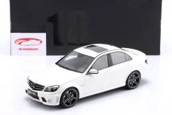 Mercedes-Benz C63 AMG Baujahr 2007 diamant weiß 1:18 GT-Spirit