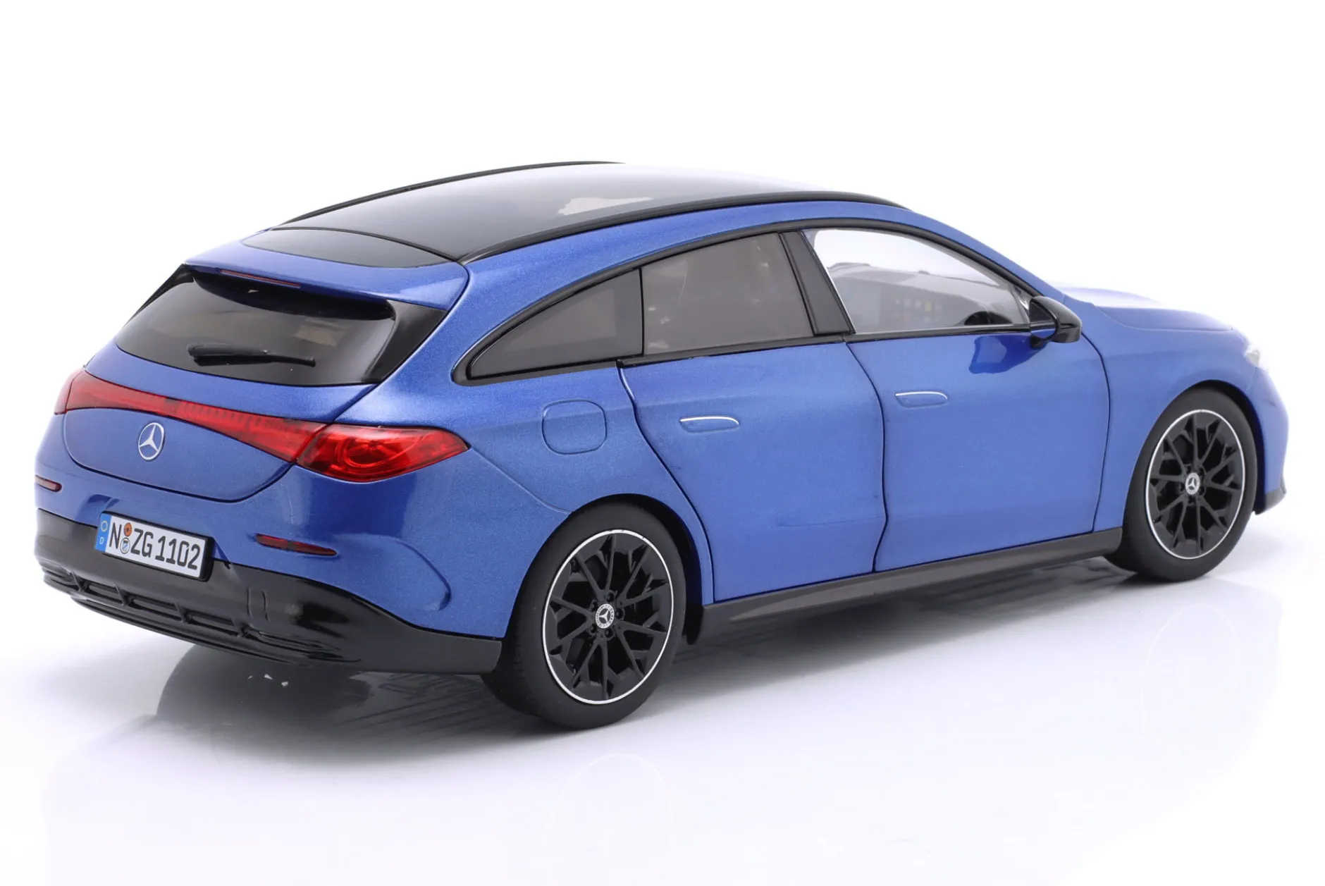 Mercedes-Benz CLA Shooting Brake EQ (X174) Baujahr 2025 blau metallic 1:18 NZG
