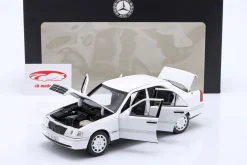 Mercedes-Benz C200 (W202) Baujahr 1993-1996 polarweiß 1:18 Norev