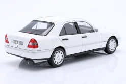 Mercedes-Benz C200 (W202) Baujahr 1993-1996 polarweiß 1:18 Norev
